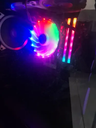 Vendo pc gamer ryzen 5600g 32gb ddr4 ssd 1tb nvme 2 monitores