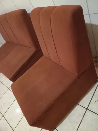 Vende_se um sofá ele tá bom de uso