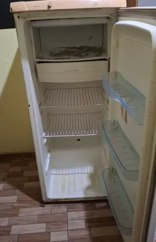 Geladeira Electrolux pequena 