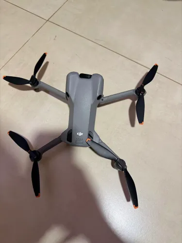 Drone dji mini 5 pro fly more.  Aceito troca por neo 2 fly more. 