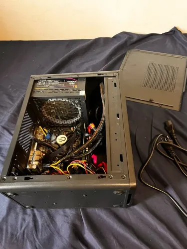 Computador de Mesa com Monitor PC Usado para Trabalho e Estudos