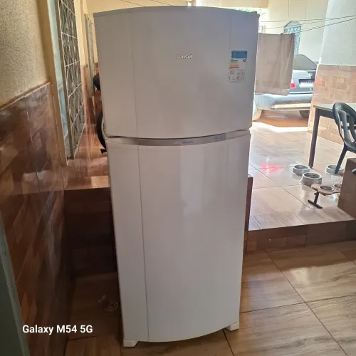 Vendo geladeira Duplex Frost Free 407 litros em excelente estado conservada gelando normal