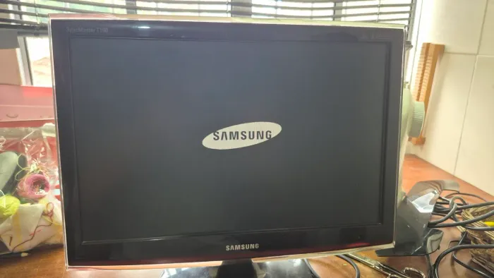 Monitor Samsung T190 usado