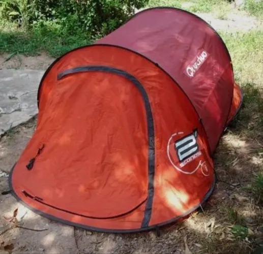 Vende-se barraca para até duas pessoas Queshua de 2,9 kg.