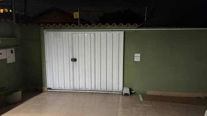 Portão de garagem com acesso pedestre 207x266cm