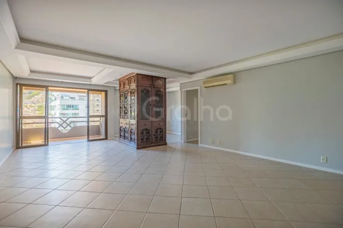 Apartamento de 168m² com 4 quartos na Beira Mar