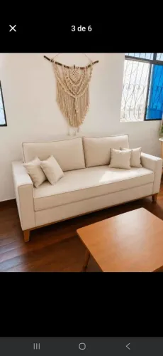 Sofá de três lugares