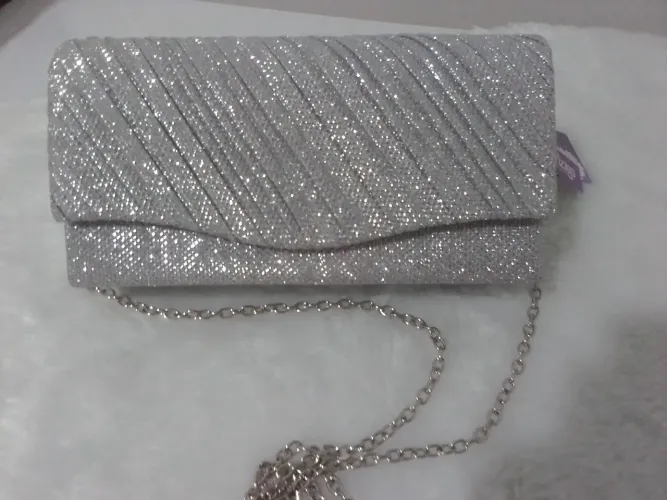 Roupas modas e artesanatos