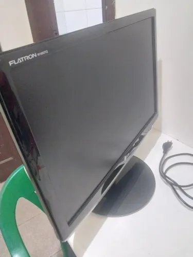 Vendo monitor LG FRATON 25 polegadas por 300 reais funcionando.