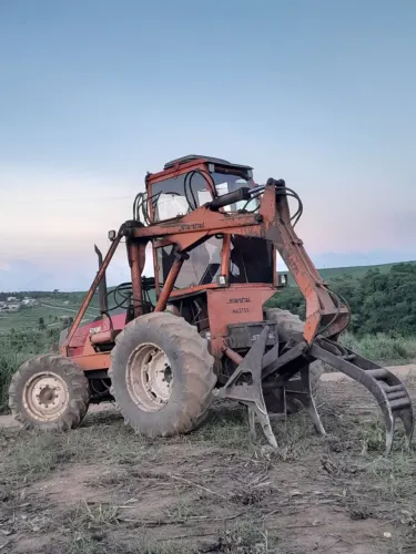 Carregadeira 885
