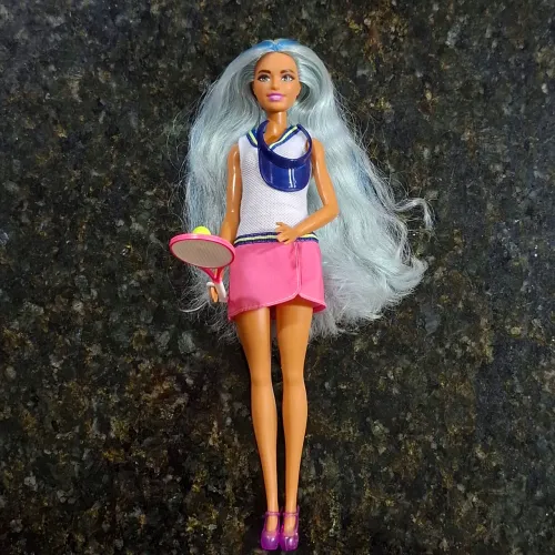 Boneca barbie cabelo longo azul roupa tenista