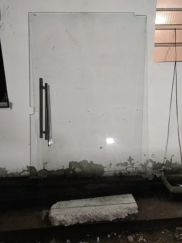 vende-se essa porta de vidro medida largura 1.20<br>altura 2.10