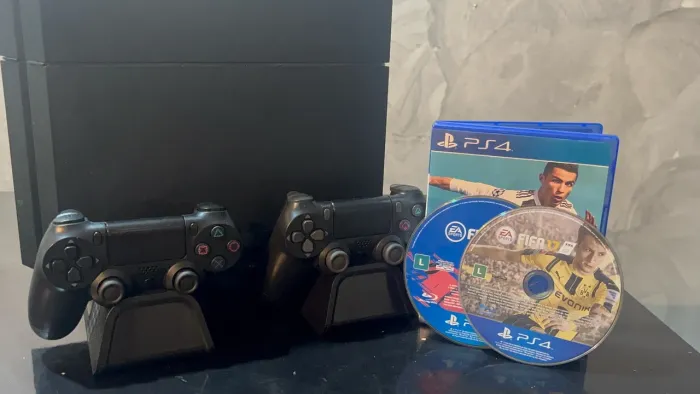 PS4 FAT + 2 CONTROLES + SUPORTE CARREGADOR