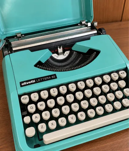 Máquina de escrever Olivetti Lettera 82