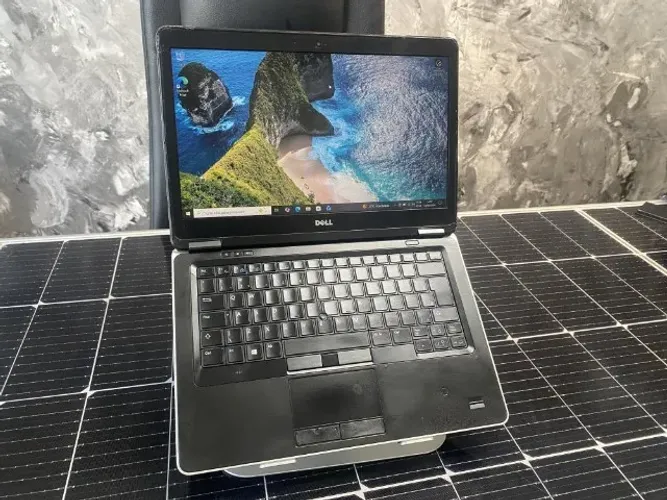 Notebook Dell Processador: Intel®? Core? i7 - 4° Geração Memória: 16GB SSD: 256GB