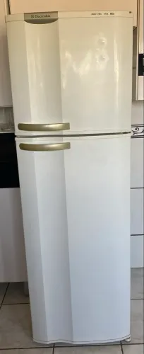 Geladeira Electrolux Frost Free 200w - ATENÇÃO A DESCRIÇÃO