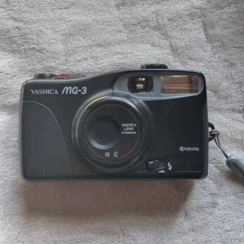 Câmera analógica Yashica MG-3