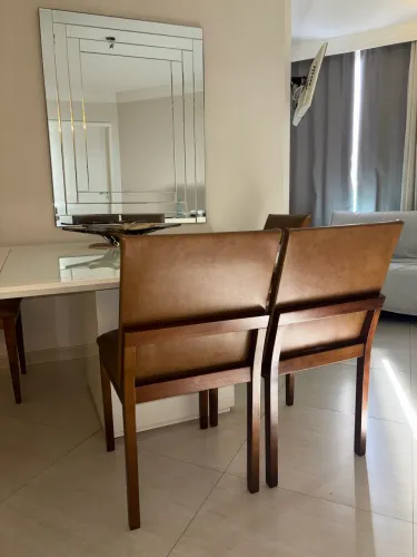 Mesa na laca branca 8 lugares + cadeiras