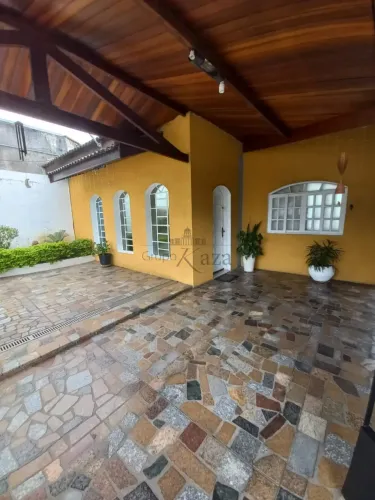 Casa - Jardim São Jorge - 3 Dormitórios - 156m².