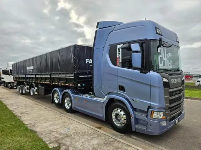 Scania R500 SUPER 6x2 Ano 2024 Automático + 4 Eixo Graneleiro Facchini 14 x 1.80 sem pneus