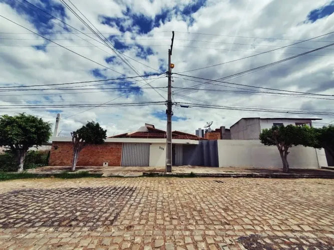 Casa Térrea à Venda no Aeroporto, Mossoró - 3 Quartos, 270m²