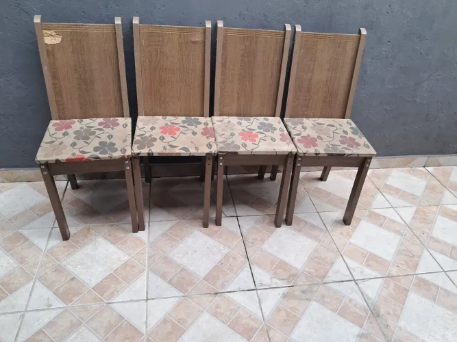 Cadeiras para doação