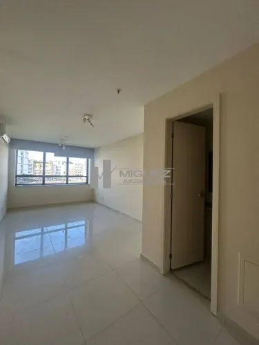 Rua Pinto de Figueiredo Sala comércial, 2 minutos do metro Saens pena, 1 vaga na garagem