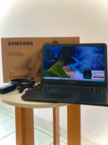 Notebook Samsung Essential E20