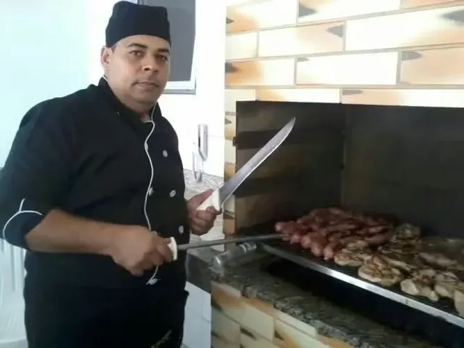 Sou churrasqueiro para festas 