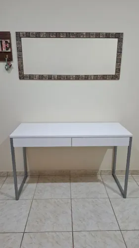Aparador escrivaninha com 2 gavetas branco/prateado