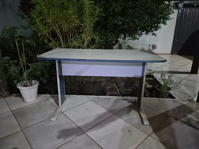 Vendo mesa de escritório usada