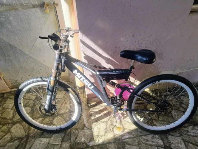 Bicicleta dupla suspensão
