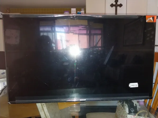 Tv nova, retirada de peças