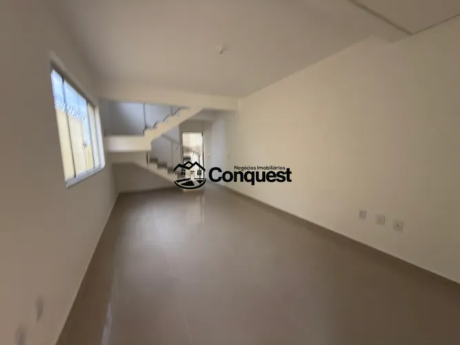 Casa Geminada Nova ,03 Quartos com suíte, sacada, bairro Cabral Contagem