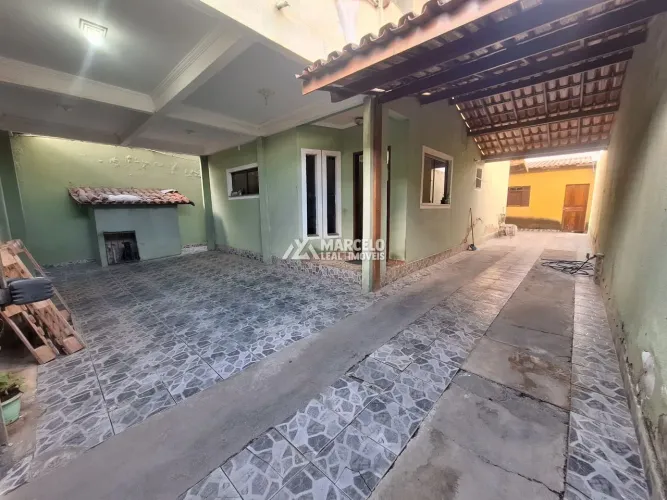 Casa espaçosa com 4 dormitórios e área de serviço em Felícia, Vitória da Conquista - BA