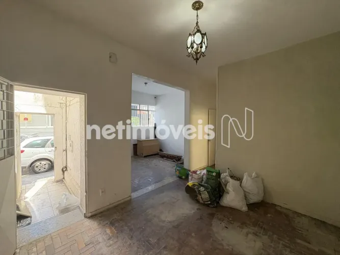 Casa comercial disponível para locação no bairro Prado