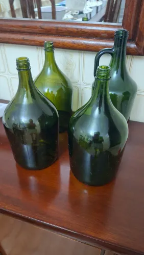4 Garrafões 2 litros cada