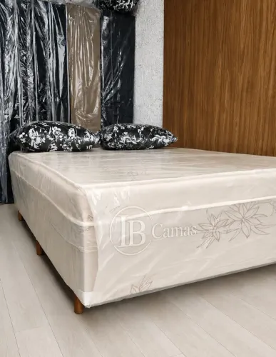 Cama box casal com espuma acoplada a base