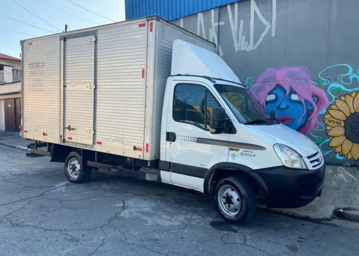 IVECO DAILY BAÚ