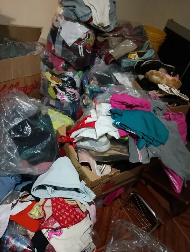 Grande estoque para bazar(roupas e calçados e etc)