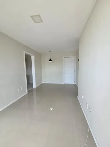Apartamento 02 quartos com suíte em excelente localização em Itapuã