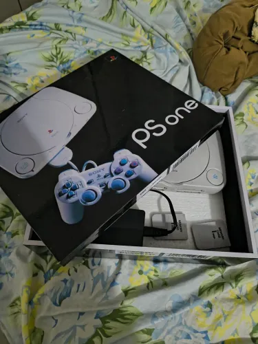 Playstation One (PS1) com defeito
