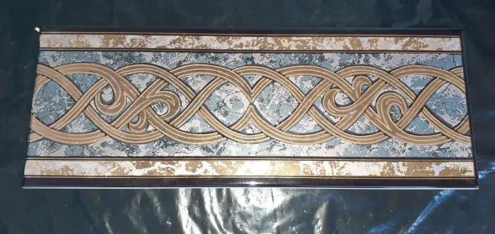 Azulejo Decorativo 33 × 13 cms. 23 unidades. $ 7,00 a unidade.