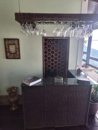 Bar com duas banquetas