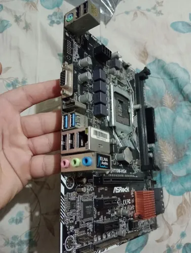 Placa mãe ASRock H110M-HG4 DDR4 novinha funcionando perfeitamente 