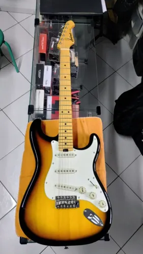 Guitarra Aria Pro II STG-57 Regulada em Estado de ZERO