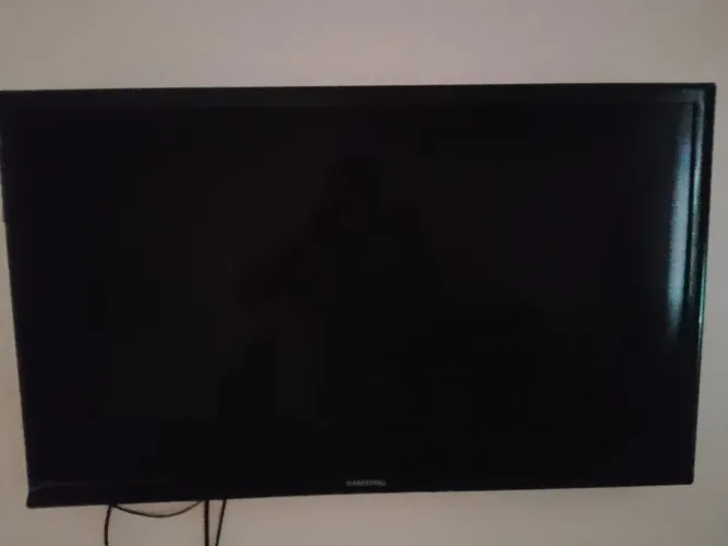 TV LED Samsung 40 polegadas em bom estado