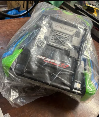 Bolha Traxxas Slash 1/10 clipless + suporte