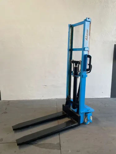 Empilhadeira Manual