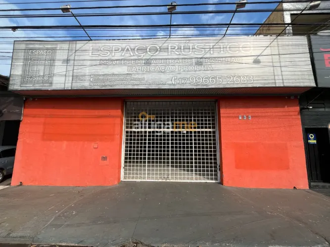 Galpão na Avenida Fernando Costa (bairro Vila Maceno), com aproximadamente 300 metros, 04 